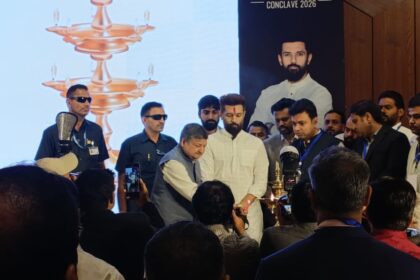 बिहार दिवस 2026 पर दिल्ली के The Ashok Hotel में Chirag Paswan द्वारा BITO हेल्थ प्रोजेक्ट लॉन्च करते हुए
