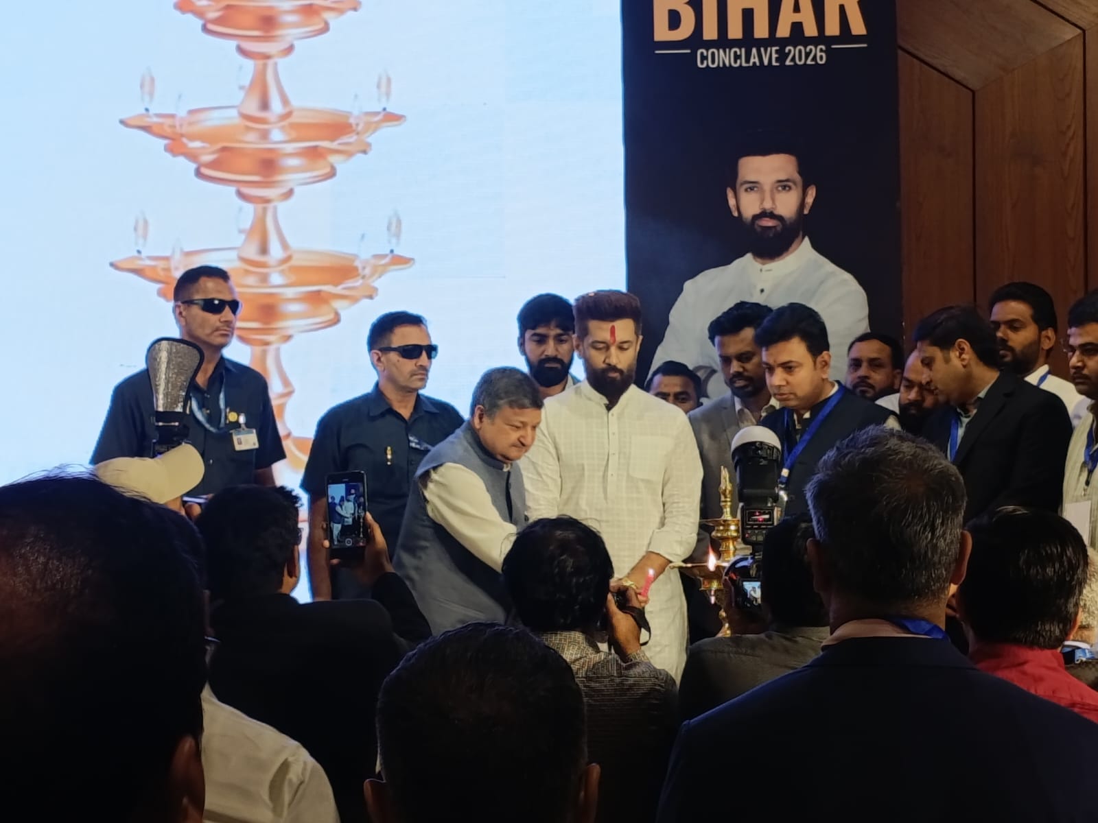 बिहार दिवस 2026 पर दिल्ली के The Ashok Hotel में Chirag Paswan द्वारा BITO हेल्थ प्रोजेक्ट लॉन्च करते हुए