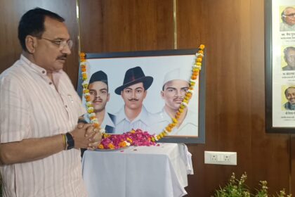 दिल्ली में अमर शहीदों को श्रद्धांजलि