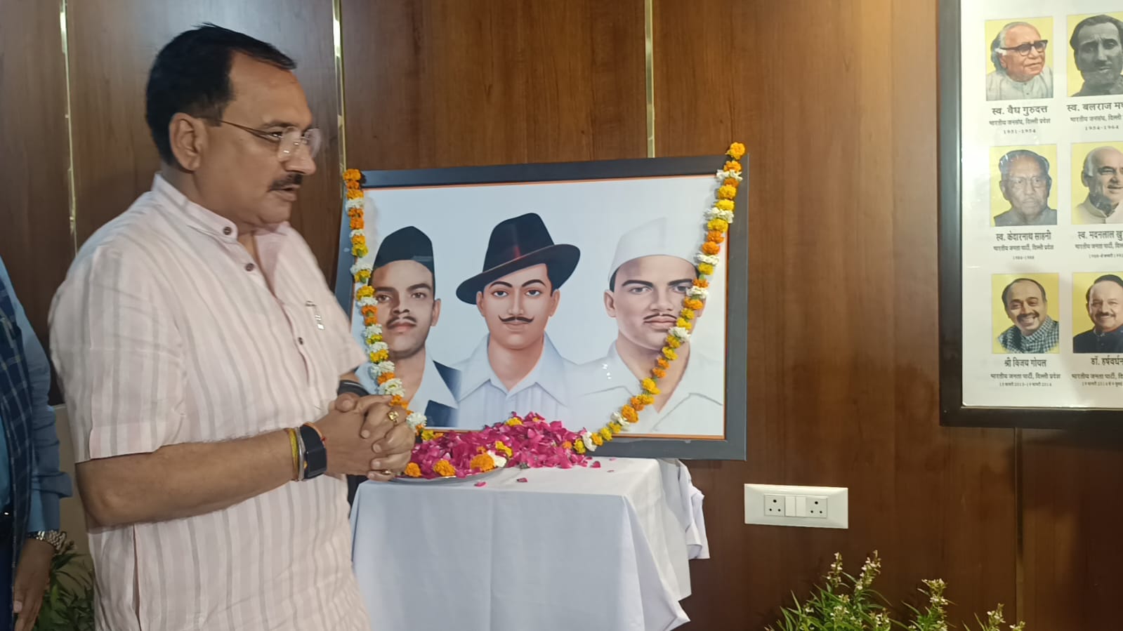 दिल्ली में अमर शहीदों को श्रद्धांजलि