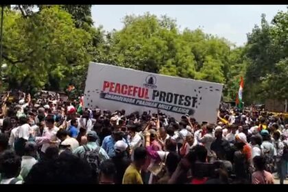 सड़कों पर उतरा 'Youth' का सैलाब