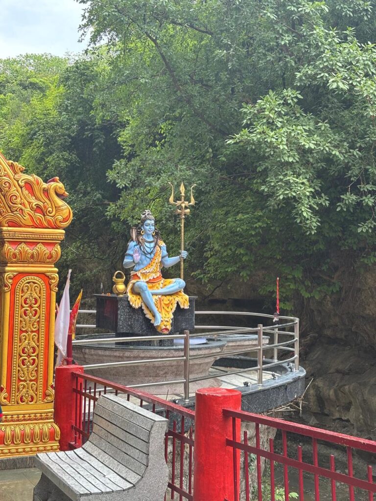 देहरादून का टपकेश्वर महादेव मंदिर